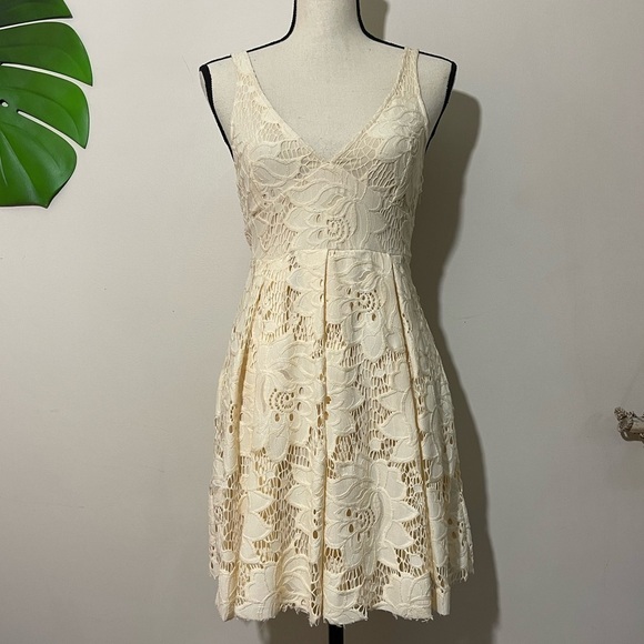 Free People Take the Town Lace Mini Dress Sz. 2 in Ivory - Picture 5 of 12